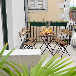 apartment-d-studio-l.primorje-gorskikotar.com/